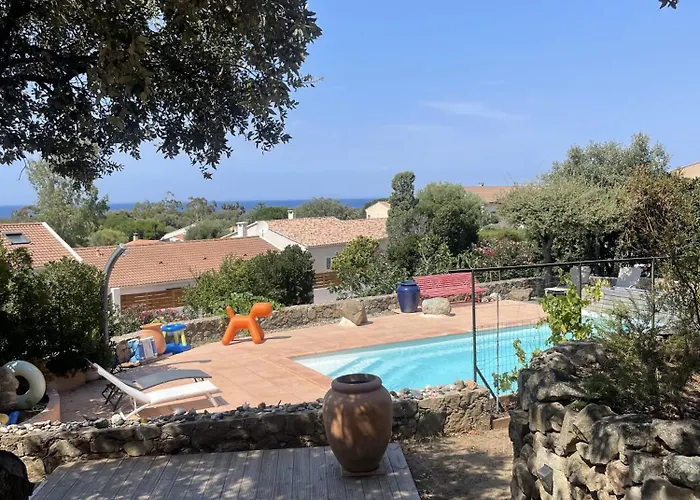 T3 De 80m2 Avec Piscine - Jardin - Vue *