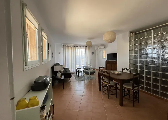 T3 De 80m2 Avec Piscine - Jardin - Vue *