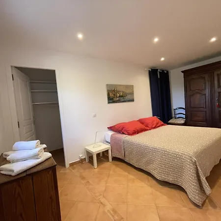 Hébergement de vacances T3 De 80m2 Avec Piscine - Jardin - Vue
