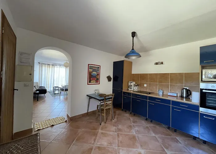 T3 De 80m2 Avec Piscine - Jardin - Vue